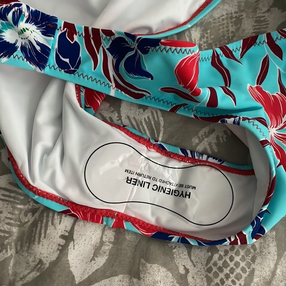 CUPSHE BATHING SUIT ♥️♥️ - Picture 5 of 7